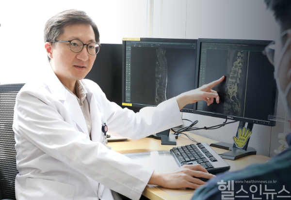 이병주 인제대학교 일산백병원 신경외과 교수 진료장면 (일산백병원 제공)