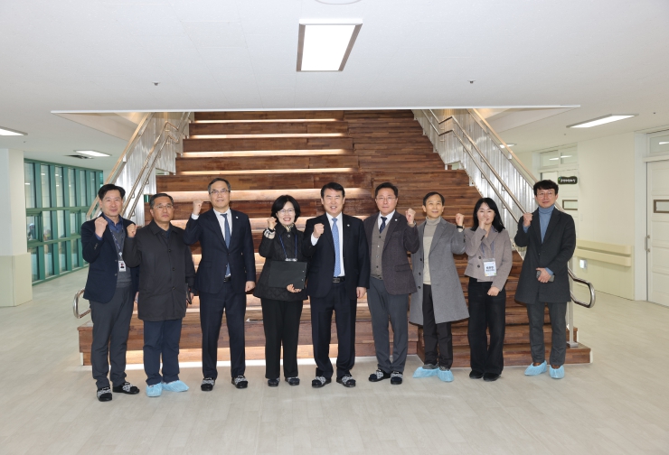 이정선 교육감이 26일 곧 개원할 운수유치원을 방문해 시설을 점검했다.