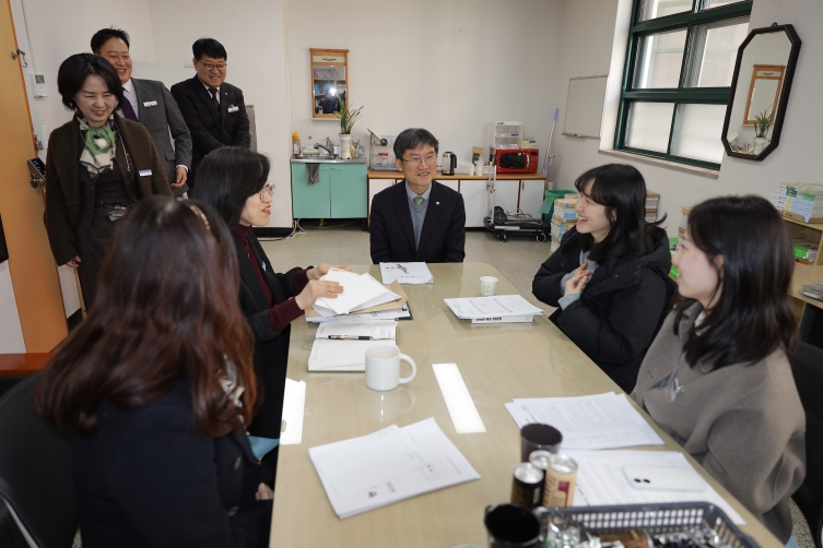 천창수 교육감, 새 학기 대비 학교 현장 방문-동천초