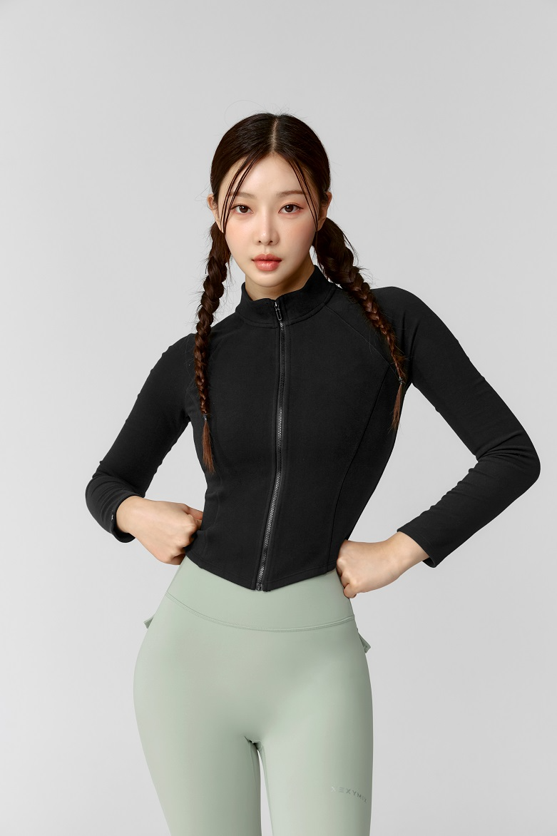 젝시믹스가 모델 이시안과의 협력 관계를 지속한다고 지난 26일 발표했다. (젝시믹스 제공)