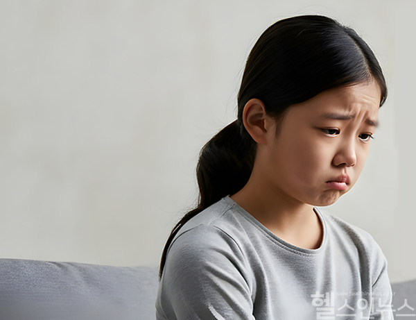 성인에 비해 스트레스 대처 능력이 떨어지는 아이들은 종종 신체적 증상으로 불안을 표출하거나 또 다른 병으로 악화될 수 있어 주의해야 한다. (클립아트코리아)