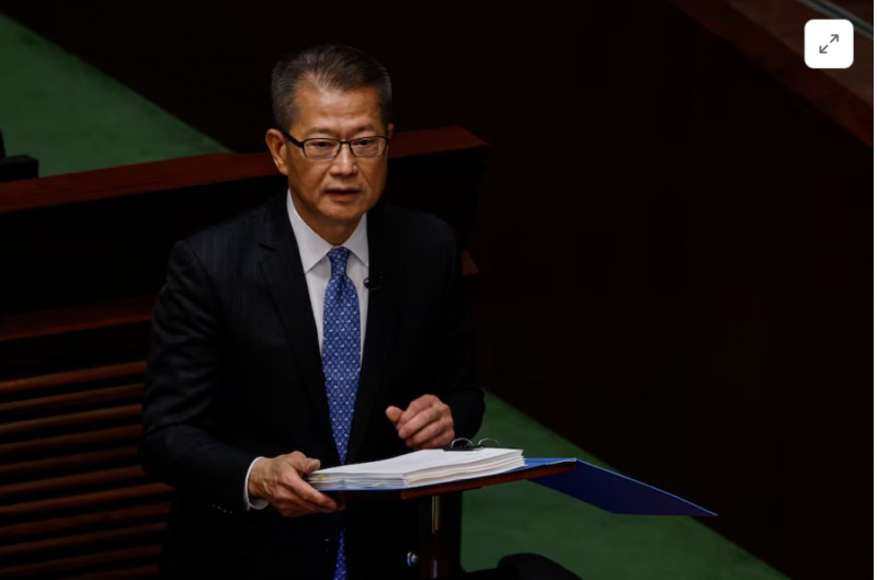 폴 찬 홍콩 재무상은 향후 3년간 홍콩 국립대 지원예산은 2~4% 삭감하겠다고 밝혔다. 사진=로이터통신