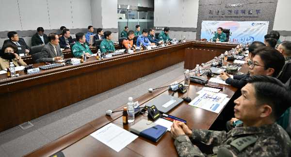 유정복 인천광역시장이 27일 시청 재난안전상황실에서 열린 '2025년 지방통합방위회의 및 1분기 통합방위협의회'에서 인사말을 하고 있다.