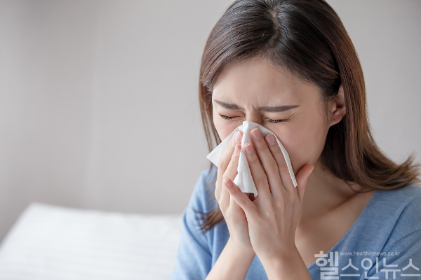 원인을 알 수 없는 알레르기 증상으로 일상생활에 방해를 받고 있다면 보다 정밀한 검사를 통해 맞춤형 치료를 진행하는 것이 필요하다. (클립아트코리아)