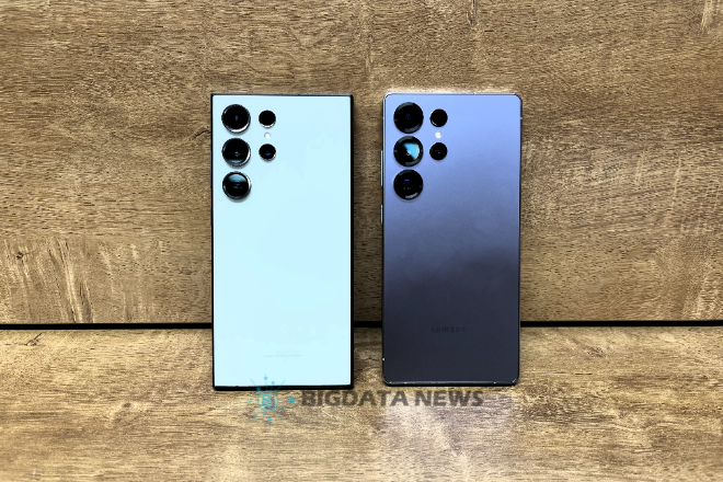 삼성전자 갤럭시 S24 울트라(왼쪽)와 갤럭시 S25 울트라 후면을 나란히 비교한 모습. =성상영 기자