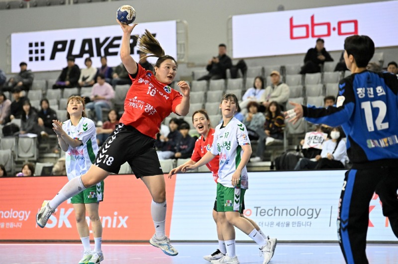 광주도시공사 연지현이 오버슛을 하고 있다. / 사진제공=한국핸드볼연맹