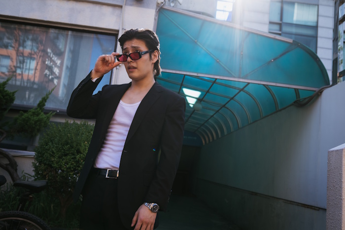 ‘야당’ 강하늘, 마약판을 설계하는 브로커로 파격 변신…유쾌함과 카리스마 넘나드는 양면적 매력 선사