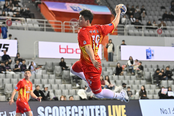 상무피닉스 박세웅이 점프슛을 하고 있다. / 사진제공=한국핸드볼연맹