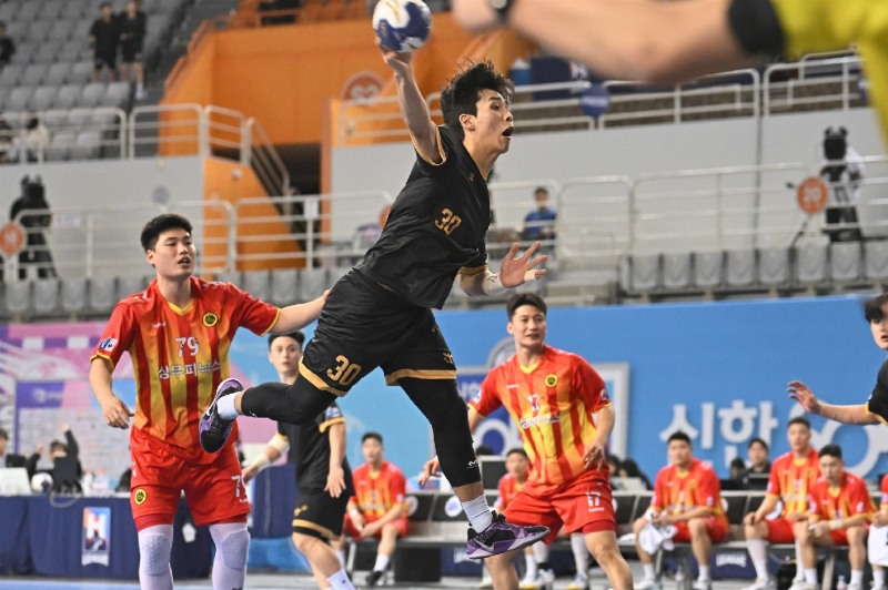 인천도시공사 이요셉이 돌파슛을 하고 있다. / 사진제공=한국핸드볼연맹