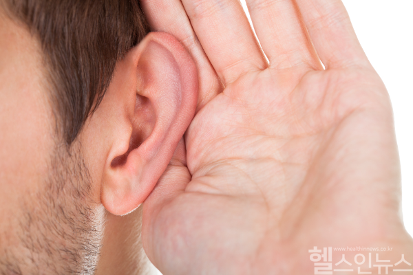 소음과 노화로 인한 난청은 철저한 예방과 조기 진단, 적극적인 치료가 중요하다. 특히 청각세포는 한 번 손상되면 회복이 어려워 예방에 만전을 기해야 한다. (클립아트코리아)