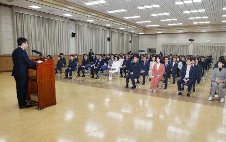 윤건영 교육감, 3월 월례조회 실시 사진