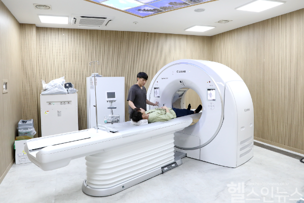캐논 애퀼리언 원 인사이트 CT는 딥러닝 기술을 활용해 초저선량으로도 초고해상도 이미지 구현이 가능해 작고 미세한 병변을 더 정확히 발견할 수 있어 질병의 조기발견에 유리하다. (일산백병원 제공)
