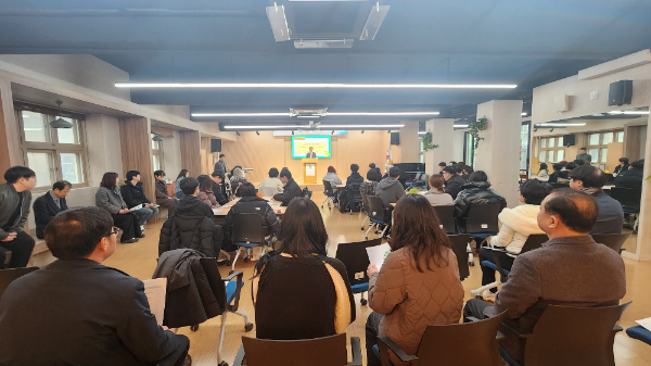 공립 미래형 대안학교 ‘결마루미래학교’입학식을 거행하고 있다.