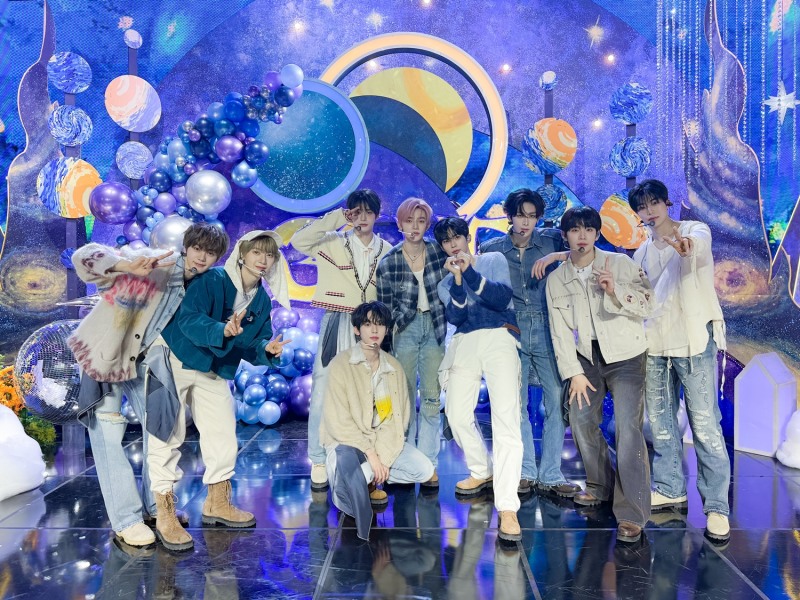 제로베이스원, ‘블루 파라다이스’로 정점 찍은 대세감