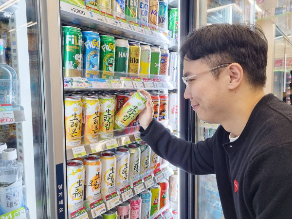 CU가 생과일 하이볼 시리즈의 스핀오프 상품인 생과일 맥주 2종을 업계 단독으로 출시한다고 6일 밝혔다. ⓒ CU