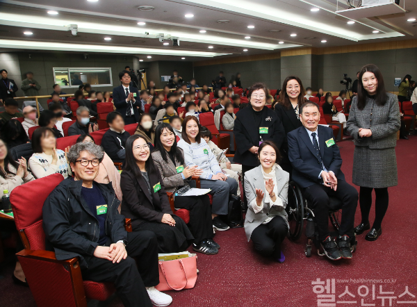 지난달 27일 오후 2시 국회의원회관 제2소회의실에서 '희귀질환복지법 제정'에 대해 촉구를 하는 기념행사가 열렸다.