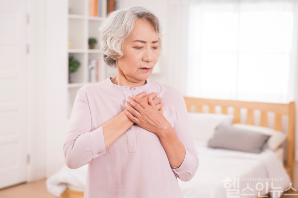 심장이 덜덜 떨리고 빠르게 뛰는 심실성 빈맥이 고령층에게 급증하는 추세다. 이는 급사 위험이 있는 만큼 신속한 진단과 적극적인 대처가 중요하다. (클립아트코리아)