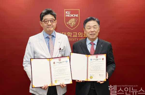 (왼쪽부터) 한승범 고대안암병원장, 김형석 독립기념관장 (고려대학교 안암병원 제공)