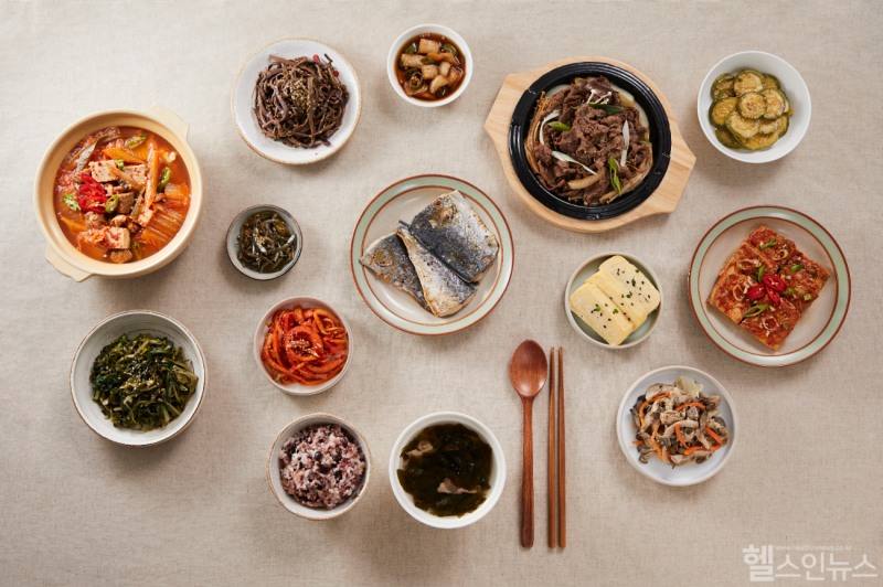 좋은 재료로 건강하게 조리한 한식은 최고의 건강 식단이 된다. (클립아트코리아)