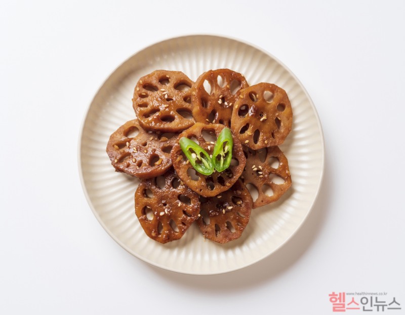 연근은 불용성 식이섬유도 풍부하게 포함돼 있다. 포만감을 주는데 좋지만, 저녁에 더부룩할 경우 조금만 먹는 것이 좋다. (클립아트코리아)