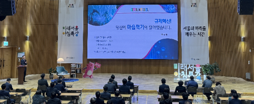 인천상공회의소 박주봉 회장(사진 왼쪽)이 ‘민생경제를 살리는 규제개혁 방안’을 주제로 강연하고 있다.