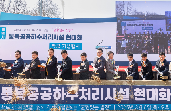 ㈜한화 건설부문 김승모 대표이사(우측 세번째)가 정장선 평택시장(우측 네번째) 등 주요 관계자들과 시삽을 하고 있다. ⓒ 한화 건설부문