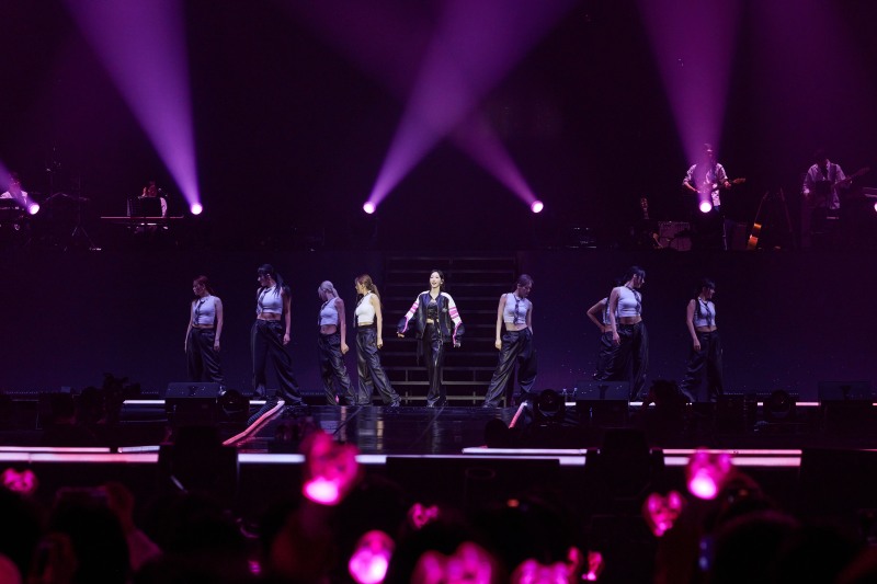 ‘킹’ 태연, 3만 명과 함께한 솔로 10주년+생일…단독 콘서트서 ‘보컬 퀸’ 저력 입증