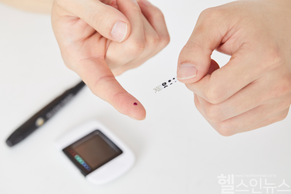 1형 당뇨병 환자의 자살 위험이 암 환자보다 무려 1.8배 높다는 연구 결과가 발표됐다. 이에 1형 당뇨병 환자에 대한 사회적 관심 중요성이 대두되고 있다. (클립아트코리아)