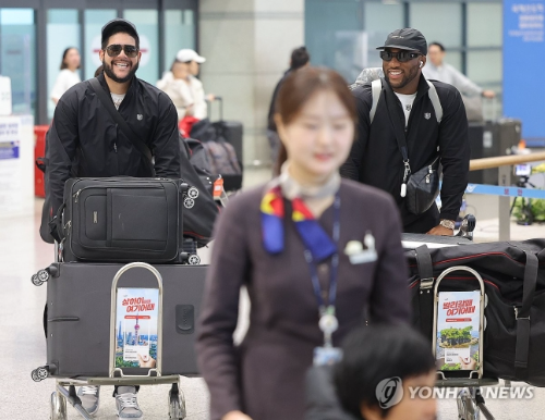 kt wiz 외국인 선수 헤이수스와 로하스