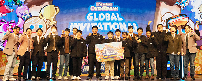 쿠키런: 오븐브레이크 '글로벌 인비테이셔널' 참가자들이 기념촬영을 하고 있다. 사진 제공 : 데브시스터즈