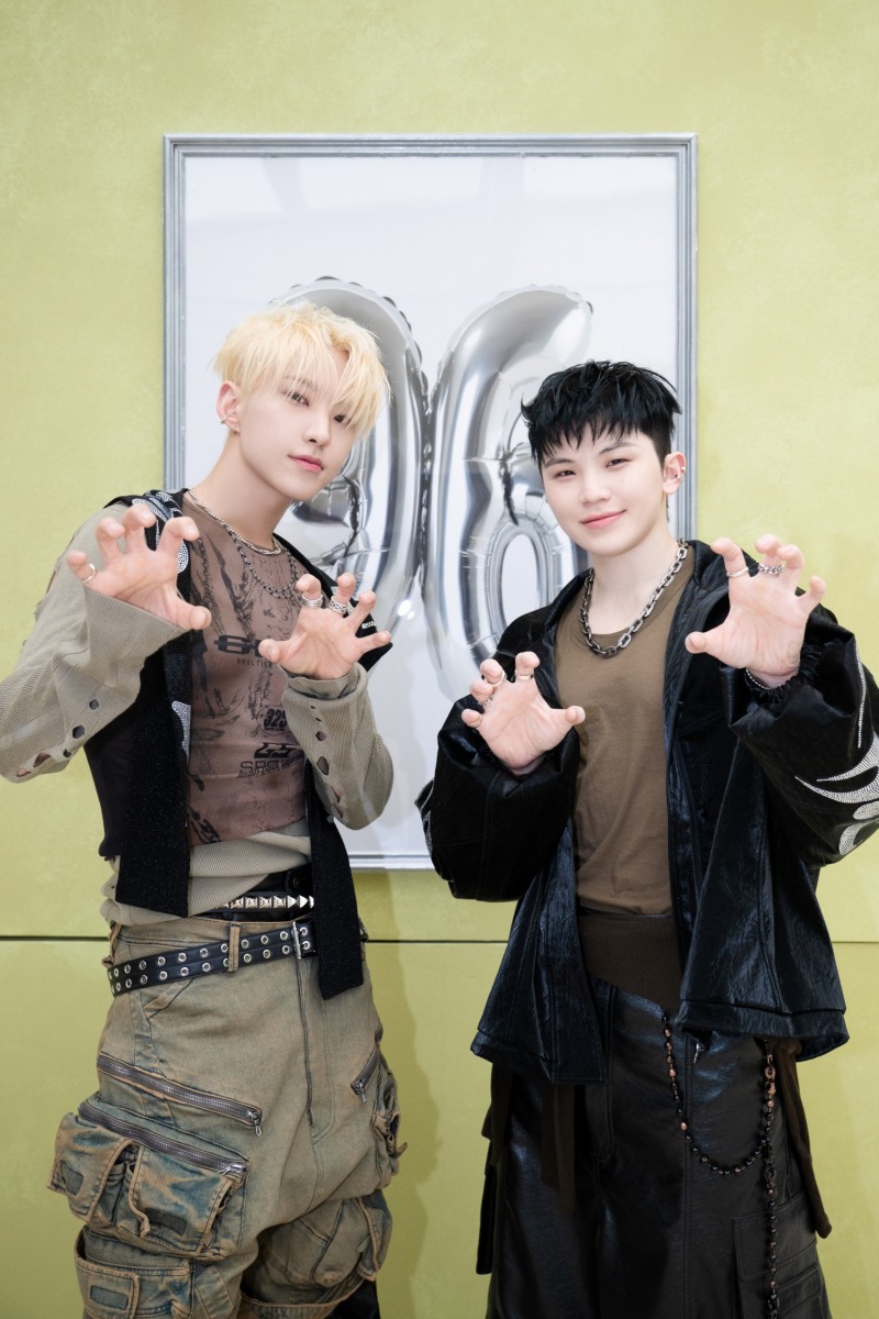 세븐틴 호시X우지, 싱글 1집 발매 하자마자 음반 차트 1위