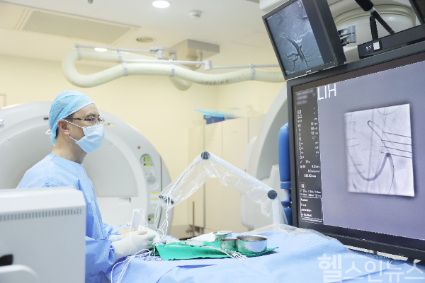 김만득 교수의 IRE 시술 장면 (세브란스병원 제공)
