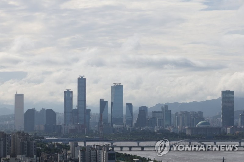 남재우 자본시장연구원 실장은 "도입 20년을 맞는 퇴직연금에 장기적인 관점의 제대로 된 운용이 절실한 때"라고 강조한다. 사진은 여의도 금융가 모습.