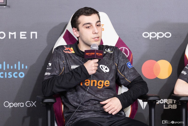 카르민 코프 미드 라이너 '블라디' 블라디미로스 쿠르티디스