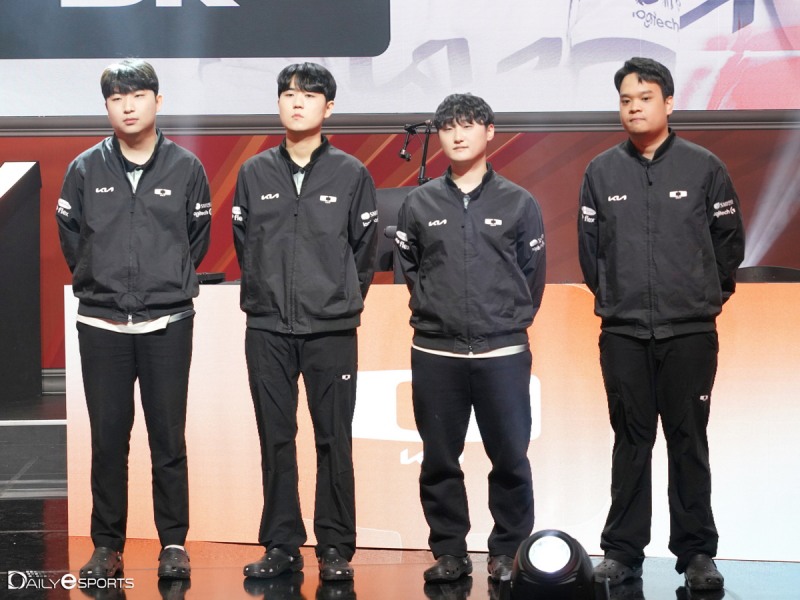 팀 배틀 개막일 첫 경기를 역전승으로 승리한 디플러스 기아.