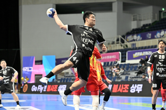 SK호크스 김태규가 런닝점프슛을 하고 있다. / 사진제공=한국핸드볼연맹