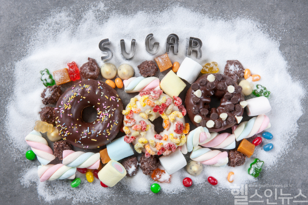 달콤한 단맛이 유혹이 큰 화이트데이. 액상과당과 같은 과한 당분 섭취는 남성의 발기부전 위험 요소로 작용할 수 있어 각별한 주의가 요구된다. (클립아트코리아)