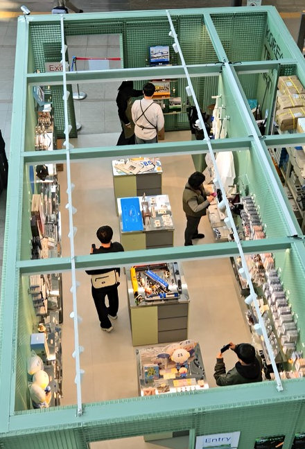 코레일유통‘코리아 트레인 메이츠(KOREA TRAIN MATES)' 서울역(지난 7일 오픈) 매장