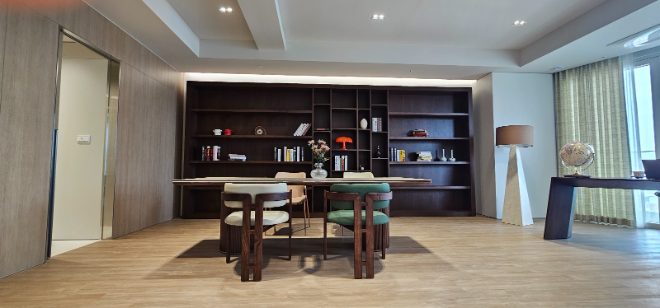 강동 아이파크 전경과 옥상조경, 한경이 내려다 보이는 업무시설 전경. ⓒHDC현대산업개발