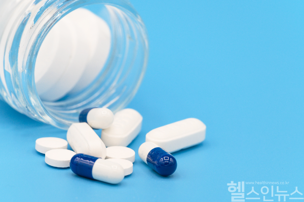 이부프로펜과 아스피린 등 비스테로이드성 항염증제(NSAIDs)를 장기 복용할 경우 알츠하이머병과 같은 치매 위험이 감소된다는 연구 결과가 발표됐다. (클립아트코리아)