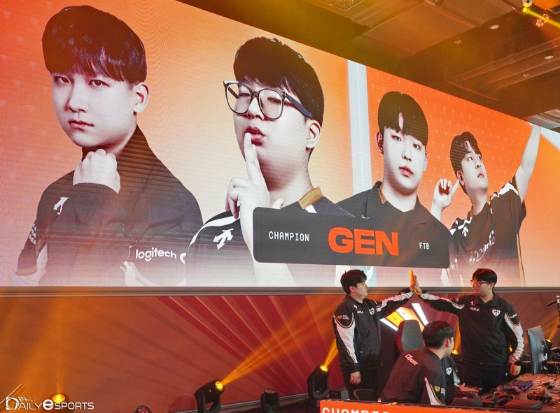 젠지 e스포츠가 무실세트로 첫 FSL 팀 배틀 우승을 차지했다.