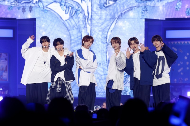 TWS, 日 첫 팬미팅 매진→3만 명 운집…7월 현지 데뷔 깜짝 발표