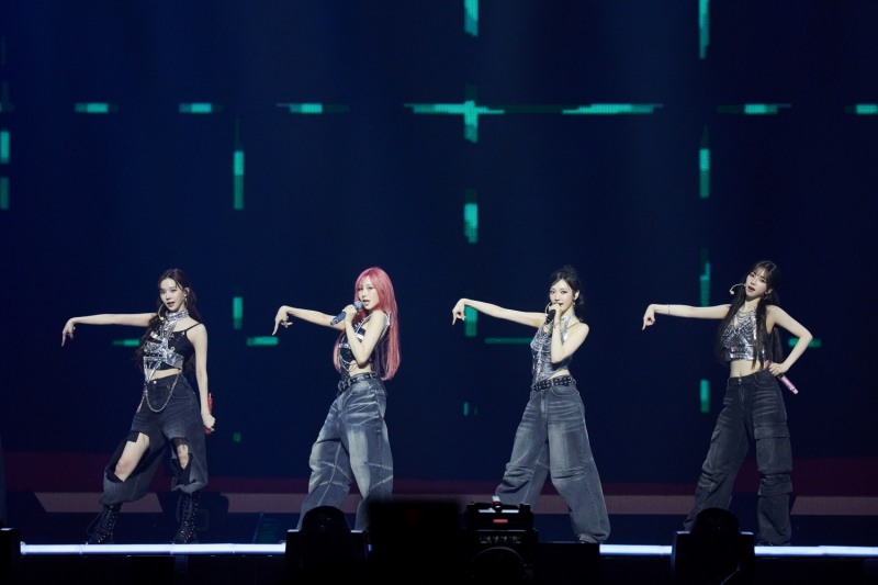 에스파, ‘무대력+팬서비스’ Max 찍었다…KSPO 돔서 두 번째 월드 투어 수미상관 피날레