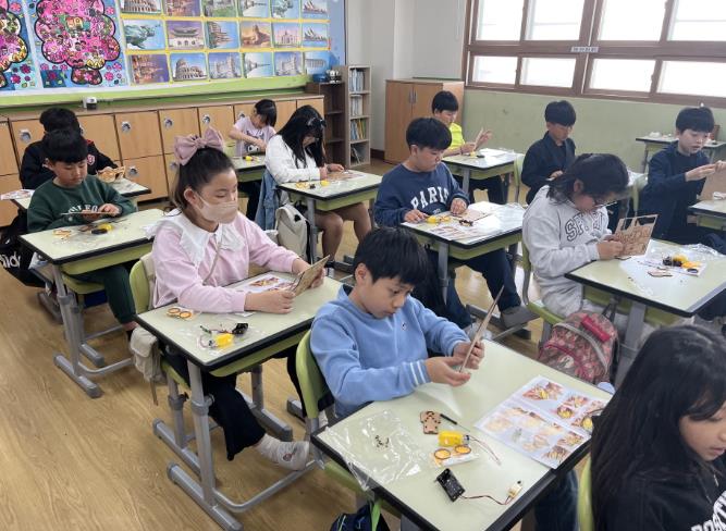 “재밌는 과학의 원리 함께 탐구해요”