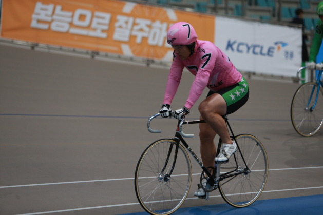 장보규는 2018년 역대 2번째 400승, 최초 선행 300승에 성공한 한국 경륜의 살아있는 전설이다. 400승 달성 당시 사진.