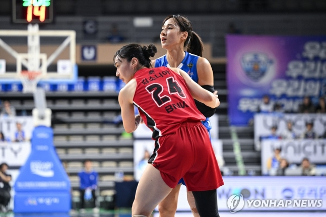 김소니아와 김단비의 몸싸움