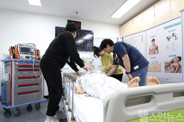 지난 14일, KU 시뮬레이션 교육센터 안산캠퍼스에서 KALS-EP 교육기관 지정을 위한 대한심폐소생협회의 실사가 진행되고 있다. (고대안산병원 제공)