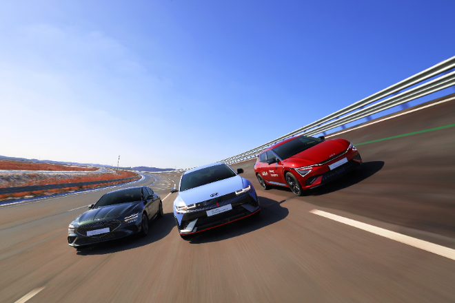 현대자동차그룹은 HMG 드라이빙 익스피리언스 센터를 이달 28일부터 오는 11월 말까지 운영한다. 사진 왼쪽부터 제네시스 G80 현대차 아이오닉 5 N, 기아 EV6 GT