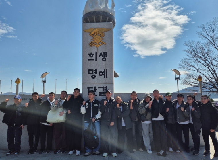 통신전자과 군 특성화 17기 졸업생 14명 해군 입대