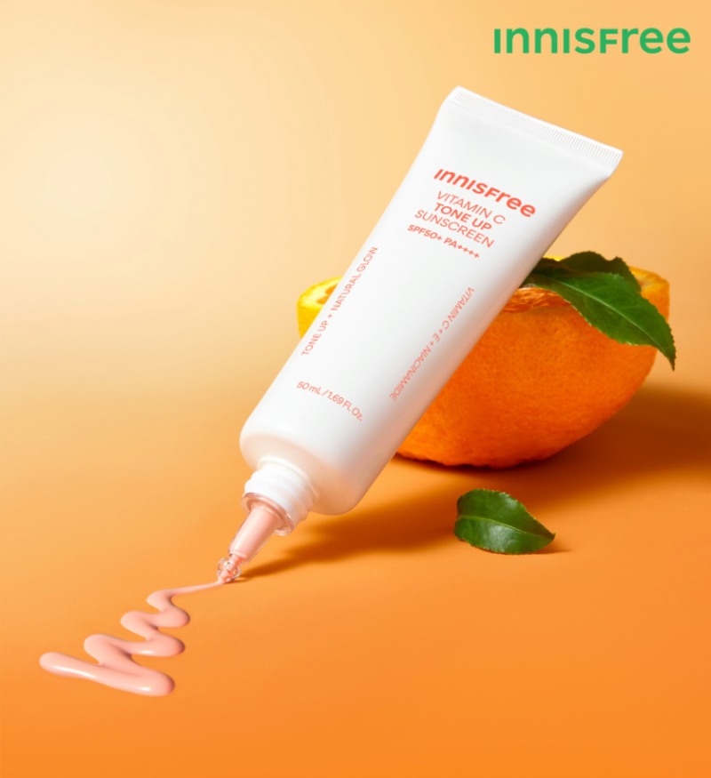 이니스프리가 잡티 개선 효과를 강화한 '비타민C 잡티 톤업 선크림'을 새롭게 선보였다. (이니스프리 제공)